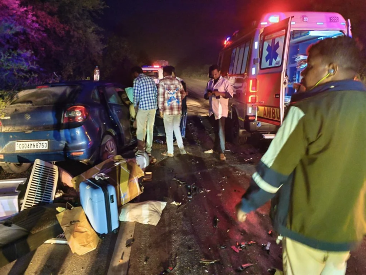 छत्तीसगढ़ में दो भीषण सड़क हादसे, बालोद और धमतरी में 3 की मौत, 2 घायल; कार के उड़े परखच्चे