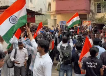 CEC ज्ञानेश कुमार के इस्तीफे की मांग को लेकर प्रदर्शन, दिल्ली में 700 से ज्यादा हिरासत में
