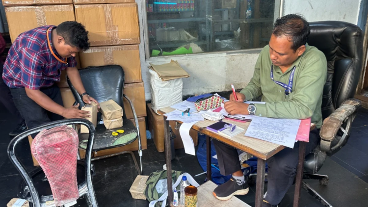 रायपुर में मिठाई-बेकरी दुकानों पर खाद्य विभाग का औचक निरीक्षण, गुणवत्ता जांच के लिए नमूने लिए; 80 किलो ब्रेड और 8 बोरी मैदा जब्त