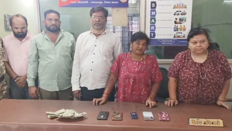 जगदलपुर में ज्वेलरी शॉप से चोरी, खरीदारी के बहाने उड़ाए सोने के आभूषण; महाराष्ट्र के 5 आरोपी गिरफ्तार