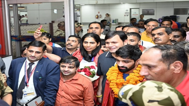 एशियन गेम्स में हरियाणा के खिलाड़ियों का शानदार प्रदर्शन, 14 स्वर्ण समेत 32 पदक जीतकर लौटे; खेल मंत्री ने किया भव्य स्वागत
