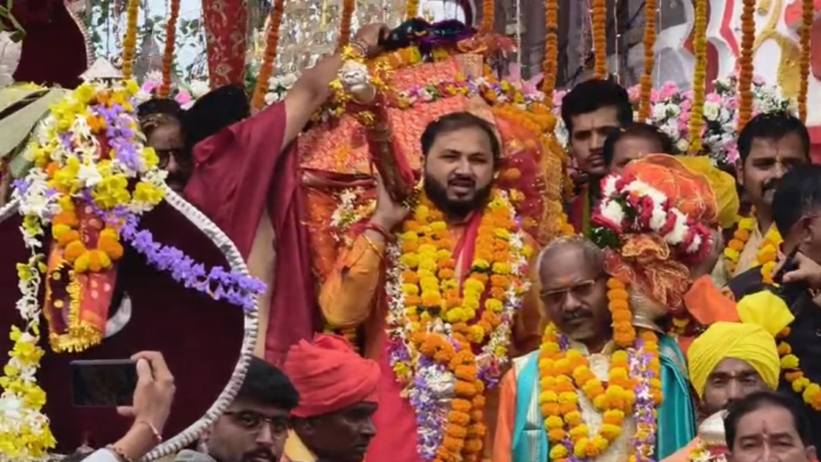 बस्तर दशहरा का समापन, गाजे-बाजे और कलश यात्रा के साथ मावली माता की डोली विदा