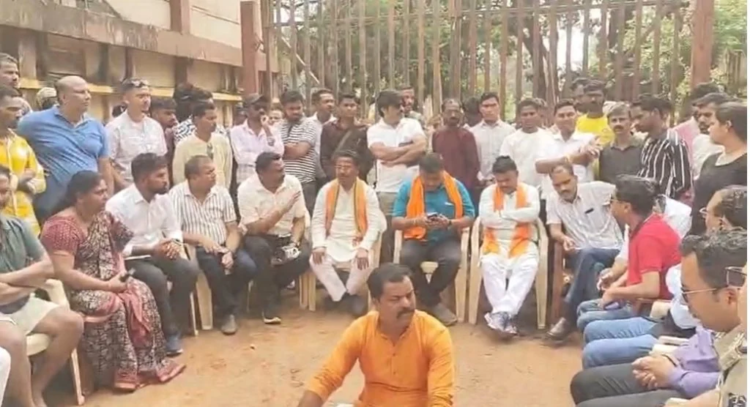 बचेली में एनएमडीसी के गेट निर्माण पर विधायक चैतराम अट्टामी का विरोध, बोले- जनता और जनप्रतिनिधियों की सहमति के बिना नहीं होगा निर्माण