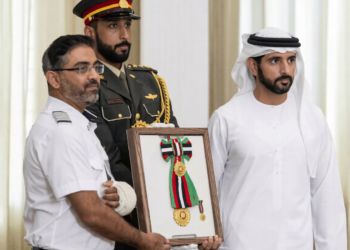 फ्लाईदुबई विमान को हादसे से बचाने वाले भारतीय पायलट को UAE ने किया सम्मानित