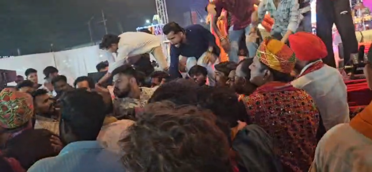 दुर्ग में गरबा कार्यक्रम के दौरान हंगामा, मारपीट का वीडियो सोशल मीडिया पर वायरल